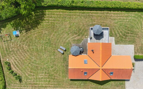 Bessi - 200M from the Sea: Meubilair, Interieur Ontwerp, Flooring, Verdieping, Plafond, Kamer, Stoel, Tafel, Appartement, Keuken En Eettafel