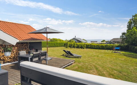 Bessi - 200M from the Sea: Meubilair, Interieur Ontwerp, Flooring, Verdieping, Plafond, Kamer, Stoel, Tafel, Appartement, Keuken En Eettafel