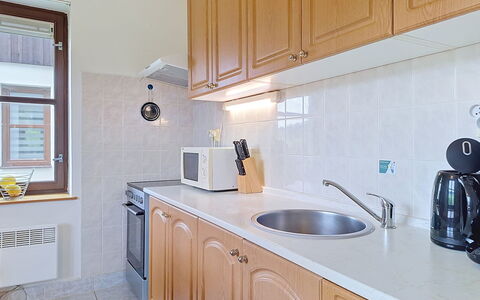 Green Valley Park Stárkov 7: Countertop, Toestel Van De Keuken, Keuken, Cabinetry, Major Appliance, Flooring, Loodgieterswerkinrichting, Hout, Interieur Ontwerp, Wastafel