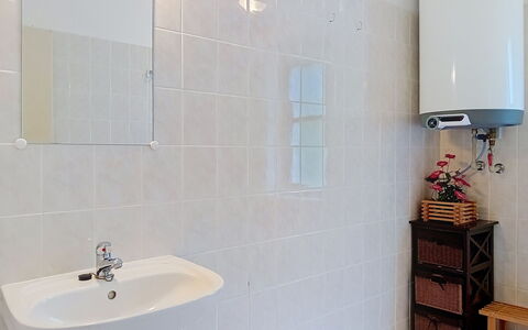Green Valley Park Stárkov 14: Loodgieterswerkinrichting, Wastafel In De Badkamer, Badkamer, Flooring, Wastafel, Verdieping, Kraan, Interieur Ontwerp, Loodgieter, Kamer