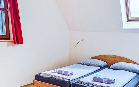 Green Valley Park Stárkov 14: Slaapkamer, Hout, Bed, Meubilair, Interieur Ontwerp, Verdieping, Flooring, Laken, Bedding, Bed Frame