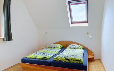 Green Valley Park Stárkov 16: Slaapkamer, Hout, Bed, Flooring, Verdieping, Interieur Ontwerp, Meubilair, Bedding, Laken, Bed Frame