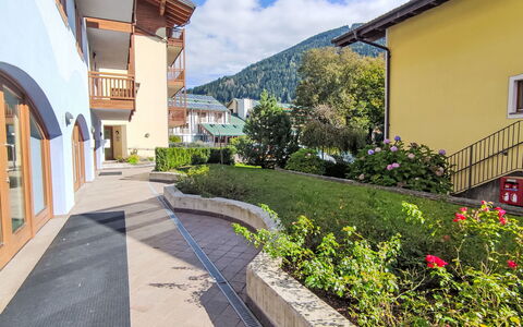 Val Genova: Balkon, Hotel, Villa, Binnenplaats, Kamerplant, Hacienda