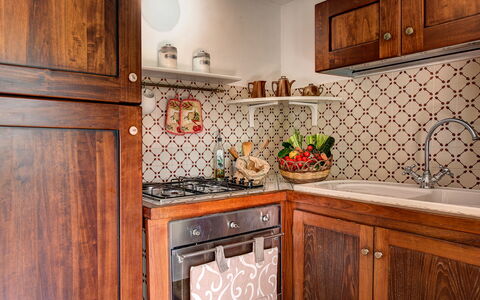 Villa Sorrentina With Panoramic Terrace: Cabinetry, Countertop, Eigendom, Meubilair, Wastafel, Gebouw, Kraan, Keuken, Hout, Verlichting