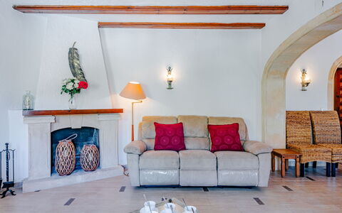 La Selva: Meubilair, Eigendom, Gebouw, Azure, Hout, Interieur Ontwerp, Huis, Comfort, Woonkamer