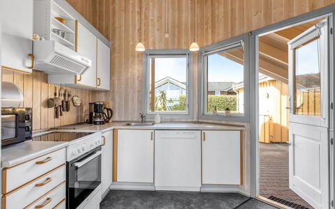 Halla - 250M from the Sea: Hout, Plafond, Interieur Ontwerp, Huis, Keuken, Major Appliance, Kamer, Lichte Inrichting, Beits, Countertop