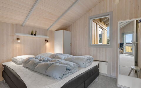 Halla - 250M from the Sea: Hout, Plafond, Interieur Ontwerp, Huis, Slaapkamer, Verdieping, Kamer, Bed, Bed Frame, Hardwood