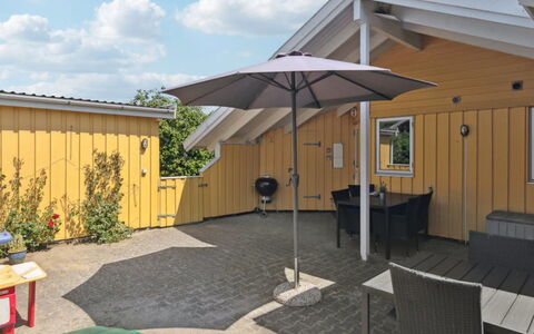 Halla - 250M from the Sea: Hout, Huis, Dak, Schaduw, Buitenmeubels, Samengesteld Materiaal, Beits, Dek, Tuin, Verblijf