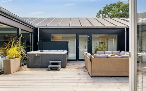 Aviana - 800M from the Sea: Meubilair, Interieur Ontwerp, Flooring, Verdieping, Plafond, Kamer, Stoel, Tafel, Appartement, Keuken En Eettafel
