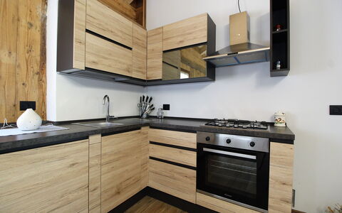 Baita La Ciamorza, Dolomiti, Veneto: Cabinetry, Eigendom, Countertop, Meubilair, Gebouw, Fornuis, Hout, Interieur Ontwerp, Keuken, Lade