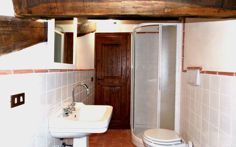 Residence Marino: Badkamer, Eigendom, Kamer, Interieur Ontwerp, Gebouw, Toilet, Huis, Loodgieterswerkinrichting, Architectuur, Muur