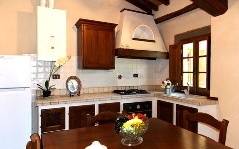 Residence Marino: Countertop, Kamer, Meubilair, Eigendom, Keuken, Interieur Ontwerp, Cabinetry, Plafond, Gebouw, Huis
