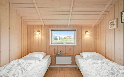 Märta - 250M from the Sea: Hout, Verdieping, Plafond, Flooring, Slaapkamer, Beits, Hardwood, Plank, Bed, Houten Vloer