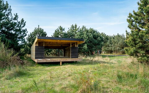 Jale - 900M from the Sea: Meubilair, Interieur Ontwerp, Flooring, Verdieping, Plafond, Kamer, Stoel, Tafel, Appartement, Keuken En Eettafel