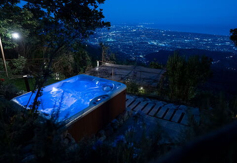 La Casa Sul Forte: Lucht, Fabriek, Blauw, Boom, Gebouw, Zwembad, Schaduw, Landschap, Dak, Vrije Tijd