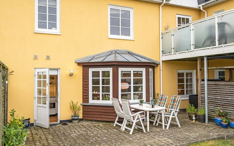 Maelle - 150M from the Sea: Venster, Deur, Huis, Huis, Dak, Verblijf, Veranda, Werf, Landgoed, Stoel