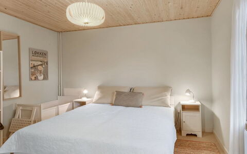 Maelle - 150M from the Sea: Meubilair, Interieur Ontwerp, Bed, Slaapkamer, Flooring, Verdieping, Muur, Hout, Plafond, Laken