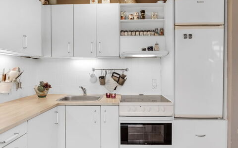 Maelle - 150M from the Sea: Toestel Van De Keuken, Keuken, Major Appliance, Countertop, Cabinetry, Hout, Huishoudapparatuur, Flooring, Meubilair, Interieur Ontwerp