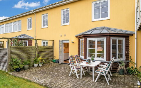 Maelle - 150M from the Sea: Venster, Huis, Huis, Deur, Dak, Verblijf, Werf, Landgoed, Schuifraam, Tuin