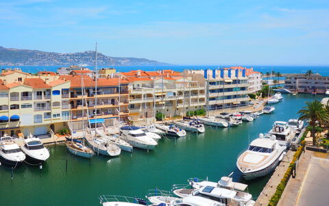 Empuriabrava 124: Water, Lucht, Boot, Watercraft, Dag, Eigendom, Gebouw, Blauw, Azure