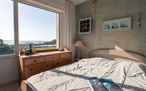 Dal D'Armor: Meubilair, Interieur Ontwerp, Slaapkamer, Bed, Hout, Verdieping, Kamer, Laken, Plafond, Flooring
