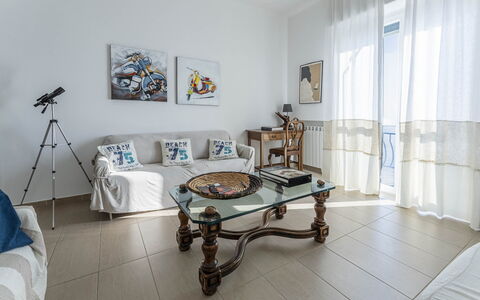 Breath-taking Portofino Promontory Seaview: Meubilair, Interieur Ontwerp, Flooring, Verdieping, Plafond, Hout, Kamer, Bankstel, Woonkamer, Tafel