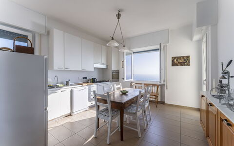 Breath-taking Portofino Promontory Seaview: Meubilair, Flooring, Interieur Ontwerp, Verdieping, Keuken En Eettafel, Stoel, Plafond, Tafel, Eetkamer, Appartement