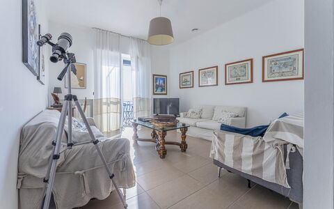 Breath-taking Portofino Promontory Seaview: Meubilair, Flooring, Interieur Ontwerp, Verdieping, Plafond, Kamer, Appartement, Verlichting, Huis, Woonkamer