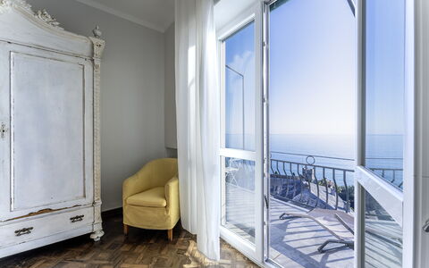 Breath-taking Portofino Promontory Seaview: Verdieping, Flooring, Interieur Ontwerp, Meubilair, Appartement, Zee, Kamer, Deur, Houten Vloer, Oceaan