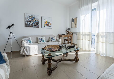 Breath-taking Portofino Promontory Seaview: Meubilair, Interieur Ontwerp, Flooring, Verdieping, Plafond, Hout, Kamer, Bankstel, Woonkamer, Tafel