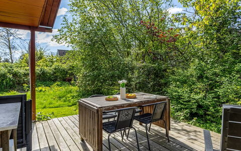 Aleta - 300M from the Sea: Hout, Struik, Hardwood, Land Lot, Dek, Plank, Beits, Tuin, Veranda, Houten Vloer