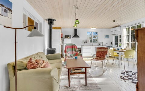 Aleta - 300M from the Sea: Meubilair, Interieur Ontwerp, Flooring, Hout, Plafond, Verdieping, Stoel, Bankstel, Woonkamer, Tafel