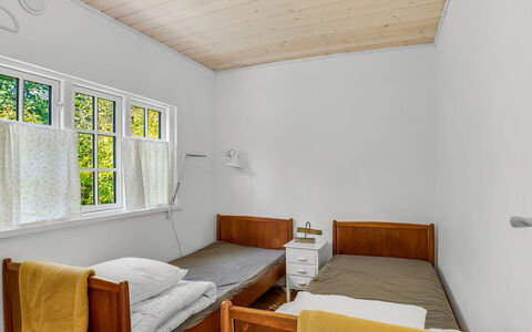 Aleta - 300M from the Sea: Flooring, Muur, Interieur Ontwerp, Verdieping, Hout, Meubilair, Slaapkamer, Bed, Plafond, Huis