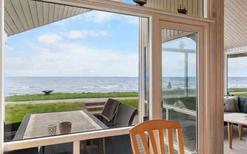 Aswith - 5M from the Sea: Hout, Huis, Veranda, Dek, Hardwood, Dak, Beits, Houten Vloer, Eco Hotel