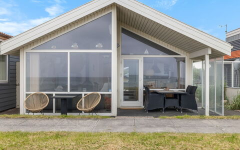 Aswith - 5M from the Sea: Hout, Huis, Veranda, Dek, Hardwood, Dak, Beits, Houten Vloer, Eco Hotel