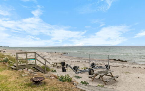 Aswith - 5M from the Sea: Hout, Huis, Veranda, Dek, Hardwood, Dak, Beits, Houten Vloer, Eco Hotel