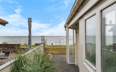 Aswith - 5M from the Sea: Hout, Huis, Veranda, Dek, Hardwood, Dak, Beits, Houten Vloer, Eco Hotel
