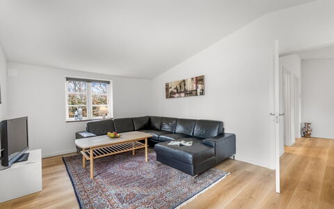 Agla - 2.5Km from the Sea: Interieur Ontwerp, Flooring, Verdieping, Bankstel, Hout, Houten Vloer, Meubilair, Plafond, Woonkamer, Kamer