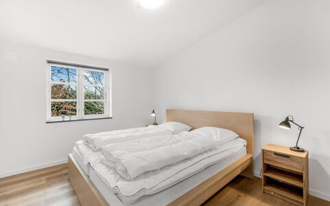Agla - 2.5Km from the Sea: Hout, Slaapkamer, Interieur Ontwerp, Bed, Bed Frame, Plafond, Kamer, Bedding, Hardwood, Houten Vloer