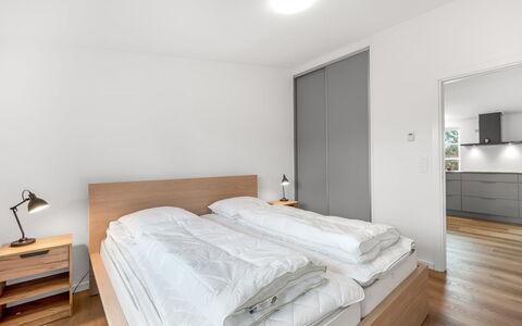 Agla - 2.5Km from the Sea: Hout, Interieur Ontwerp, Plafond, Slaapkamer, Bed, Flooring, Verdieping, Kamer, Bed Frame, Appartement