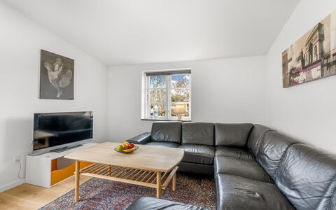 Agla - 2.5Km from the Sea: Bankstel, Meubilair, Interieur Ontwerp, Hout, Flooring, Verdieping, Woonkamer, Plafond, Kamer, Appartement