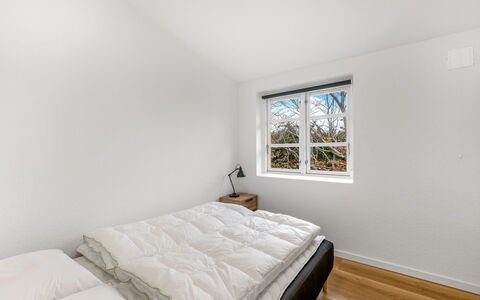 Agla - 2.5Km from the Sea: Slaapkamer, Hout, Bed, Bedding, Laken, Plafond, Flooring, Interieur Ontwerp, Verdieping, Linens