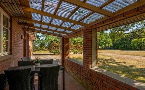 Agla - 2.5Km from the Sea: Hout, Plafond, Schaduw, Beits, Outdoor Structuur, Veranda, Hardwood, Straal, Tuin, Pergola