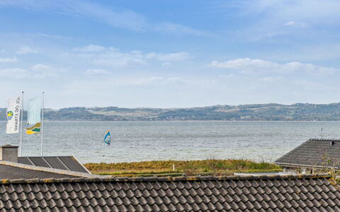 Elmeri - 200M from the Sea: Hout, Huis, Veranda, Dek, Hardwood, Dak, Beits, Houten Vloer, Eco Hotel