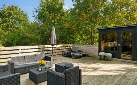 Elmeri - 200M from the Sea: Hout, Huis, Veranda, Dek, Hardwood, Dak, Beits, Houten Vloer, Eco Hotel