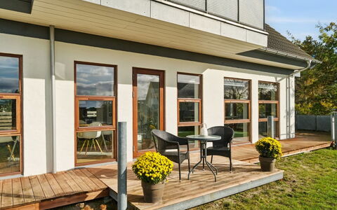Elmeri - 200M from the Sea: Hout, Huis, Veranda, Dek, Hardwood, Dak, Beits, Houten Vloer, Eco Hotel