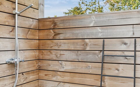 Elmeri - 200M from the Sea: Hout, Huis, Veranda, Dek, Hardwood, Dak, Beits, Houten Vloer, Eco Hotel