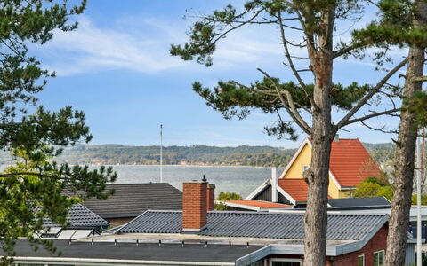 Elmeri - 200M from the Sea: Hout, Huis, Veranda, Dek, Hardwood, Dak, Beits, Houten Vloer, Eco Hotel