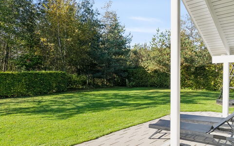 Solborg - 800M from the Sea: Huis, Huis, Deur, Dak, Verblijf, Landgoed, Tuin, Schaduw, Siding, Werf