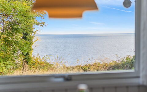 Caren - 75M from the Sea: Huis, Huis, Dak, Verblijf, Landgoed, Landscaping, Garden Gebouwen, Siding, Boerderij
